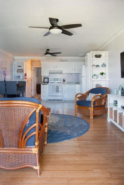 דירות Ualapue Molokai Island Retreat With Beautiful Ocean Views And Pool - Newly Remodeled! מראה חיצוני תמונה
